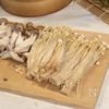 ご飯がすすむ！豚バラときのこの旨だれ蒸しの下準備