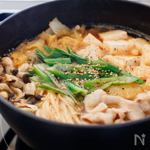 『白菜と豚バラきのこのピリ辛味噌鍋』具沢山！体温まる♪♪