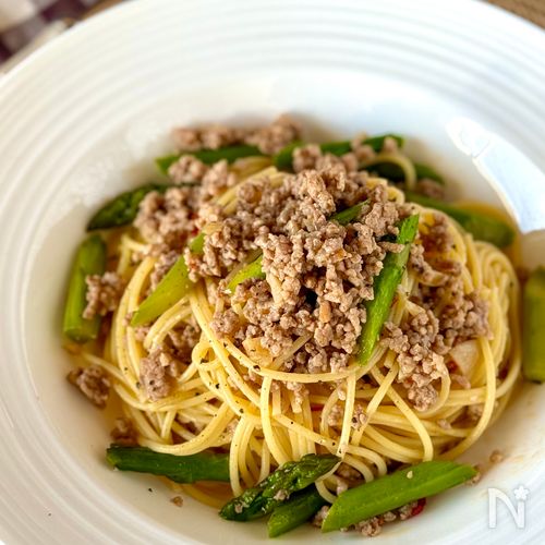 疲労回復にも!【アスパラとひき肉のピリ辛スパゲッティ】