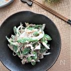 スナップエンドウと新玉ねぎのツナ胡麻マヨ和え