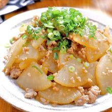 ご飯が進む簡単スピードおかず!『大根のそぼろ炒め』節約にも◎