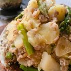 主菜級！豚ひき肉とアスパラガスのガーリックホットポテサラ