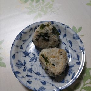 KUMIKOの作ってみた!投稿(沢山の方に大好評おにぎり♪
わかめと鰹節の混ぜおにぎり)