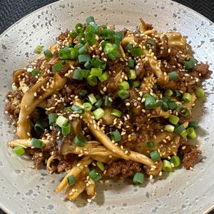 楽ラク手抜キッチン🐶🐾の作ってみた!投稿(簡単！舞茸とひき肉の甘辛炒め)