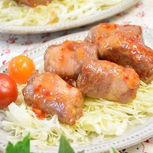 厚揚げの豚肉巻き　チリソースあえ