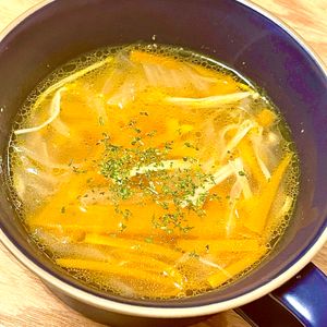 michuの作ってみた!投稿(【玉ねぎとにんじんとえのきのあっさりスープ】あると嬉しい♡)