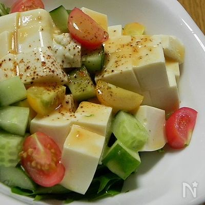 チリパウダーが嬉しい♪お豆腐サラダ