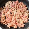 〖ご飯が進む〗豚こまがしっとりジューシー！からしマヨ焼きの工程2