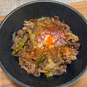 楽ラク手抜キッチン🐶🐾の作ってみた!投稿(レンジで作る『牛すき焼きうどん』)