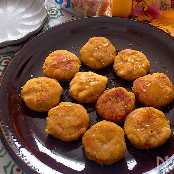 おやつにも・おつまみにも♡きな粉インさつまいもイモモチ