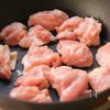 【冷凍作り置き】鶏とキャベツのコク旨カレー炒めの工程1