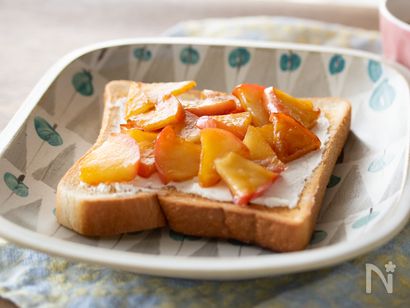 キャラメルりんごとクリームチーズのトースト