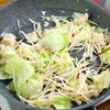 もつ鍋好きに捧ぐ【ホルモン焼きそば】の工程2