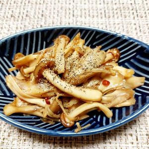 よっこの作ってみた!投稿(ごま油香る ピリ辛無限きのこ)