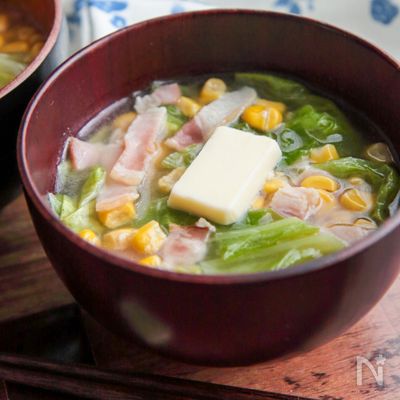 バター風味でまろやか!コーンとベーコンのキャベツのお味噌汁