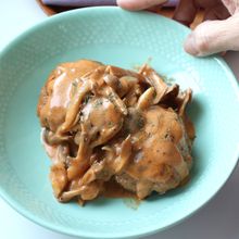 森のきのこのクリーミーハンバーグ