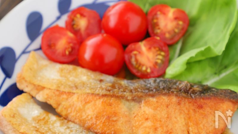 食べてびっくりの美味さ 鮭のムニエル レモンバター醤油 レシピサイト Nadia ナディア プロの料理家のおいしいレシピ