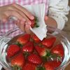 ヨーグルトクリームで♩いちごサンドの下準備