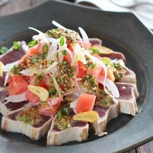トマトと新玉ねぎで。カツオの洋風たたき