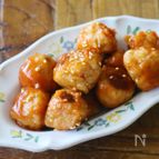 チリソースで絶品♡【ふわふわはんぺん肉団子】混ぜて焼くだけ
