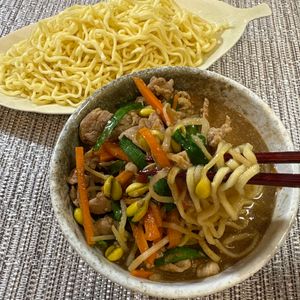 楽ラク手抜キッチン🐶🐾の作ってみた!投稿(豚こまとニラもやしのスタミナつけ麺)