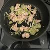 間違いない美味しさ！ガーリックペッパー鶏ねぎチャーハンの工程2