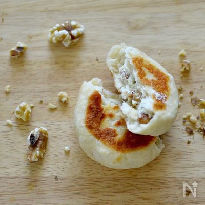 フライパンひとつでできる!クリームチーズとくるみのパン