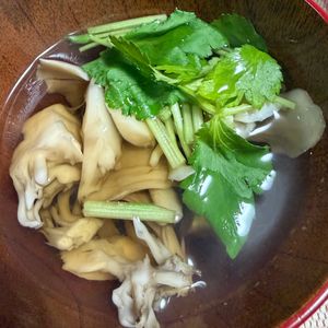 ゆっこの作ってみた!投稿(白だしで簡単！舞茸と三つ葉のすまし汁)