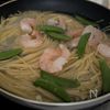 ワンパンでパスタ♡スナップえんどうとエビのレモンバター醤油の工程3