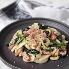 おうちランチにピッタリ！
いつもとひと味違う洋風焼きうどん