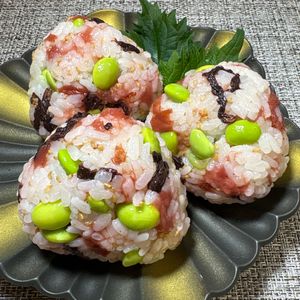 楽ラク手抜キッチン🐶🐾の作ってみた!投稿(枝豆と梅のほっこりおにぎり)