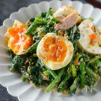 子供も喜ぶ♡『ほうれん草と半熟卵の胡麻味噌ツナサラダ』