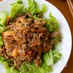 レタスもモリモリ！こってり味♪『やわらか肉野菜炒め』