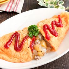 昔なつかし♡じゃがいもと玉ねぎとひき肉のオムレツ
