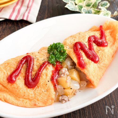 昔なつかし♡じゃがいもと玉ねぎとひき肉のオムレツ
