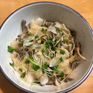 317011の作ってみた!投稿(栄養💯大根と舞茸のサラダ♩ピリ辛ごまポン酢！火も包丁も不要)