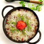 トマトと新玉ねぎの和風パエリア　釜揚げしらすのせ