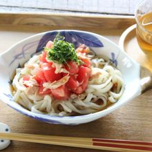 冷凍うどんで作る☆トマトとツナの冷やしぶっかけうどん