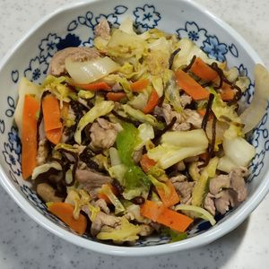 ひろりぃの作ってみた!投稿(【塩こんぶで肉野菜炒め】パパッと栄養満点！うま味たっぷり)