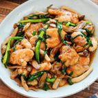 ごはんお代わり！鶏肉ときのこのガリバタ醤油