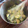 材料2つ!ズッキーニとちくわの和え物:火を使わない簡単副菜の工程1