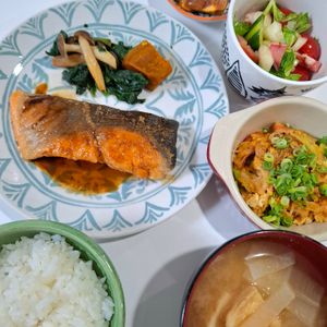 えびちゃんの作ってみた!投稿(【ふわとろ海鮮たまご】簡単すぎる節約絶品中華)