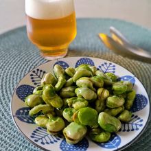 【そら豆の素揚げ】ほくほく美味しい。ビールのおつまみに。