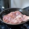 【塩だけでこんなにウマい！】ほったらかし玉ねぎチキンの工程2