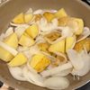 調味料3つ!簡単おかず♡【味染みツナじゃが】の工程2