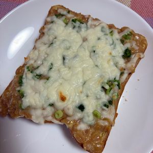 ゆっこの作ってみた!投稿(【ひきわり納豆とチーズのトースト】やみつきトースト♪)