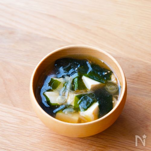 豆腐とねぎとわかめの中華スープ
