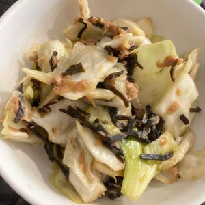 ちょちょ♩の作ってみた!投稿(【抱えて食べたい！】ツナと塩昆布のやみつき無限キャベツ♪)