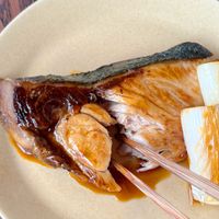 【酒】の力で料理をふっくらと美味しく!パサつき・生臭さも解消|ヤミーさんに教わる!あの調味料のとっておきの使い方Vol.47