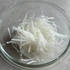 和えるだけ！【大根とほうれん草のデトックス梅サラダ】の工程1